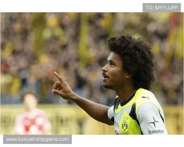 阿德耶米与佩德拉萨速度比拼，成多特比赛转折点